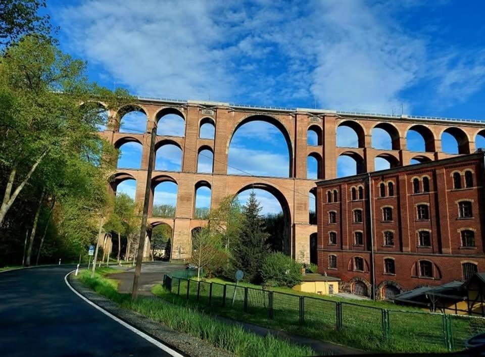 Ferienwohnung "Blick Mylau" - Naehe Freizeitpark Plohn & Weltgroesster Ziegelsteinbruecke رايشنباخ إم فوغتلاند المظهر الخارجي الصورة